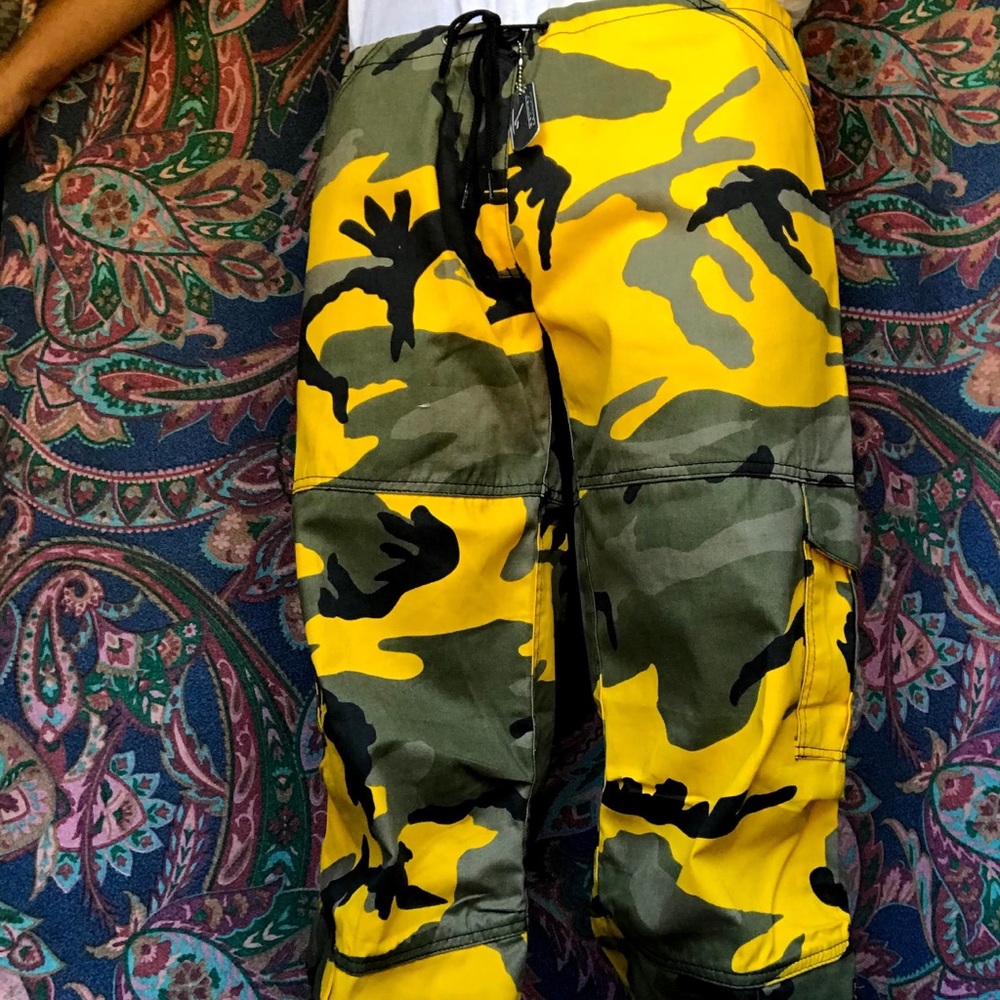 Mustard yellow como pants